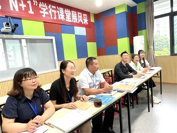 温江区音乐教研员马玥一行视导西财附实小音乐学科工作